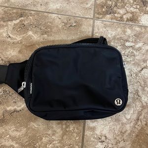 LULULEMON XL EVERYWHERE BELT BAG
